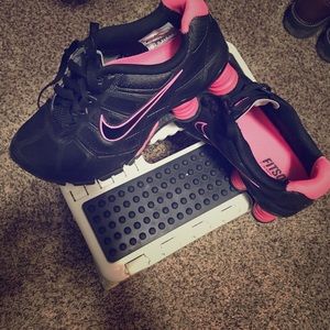 Size 6 Nike Shox